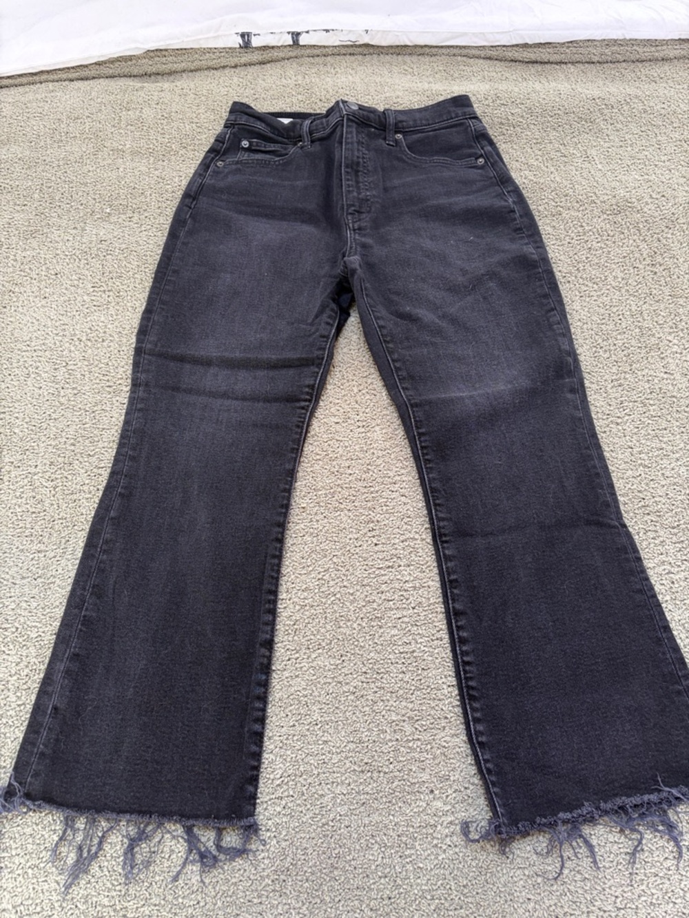 GAP Black Cropped Straight-Leg Jeans with Raw Hem